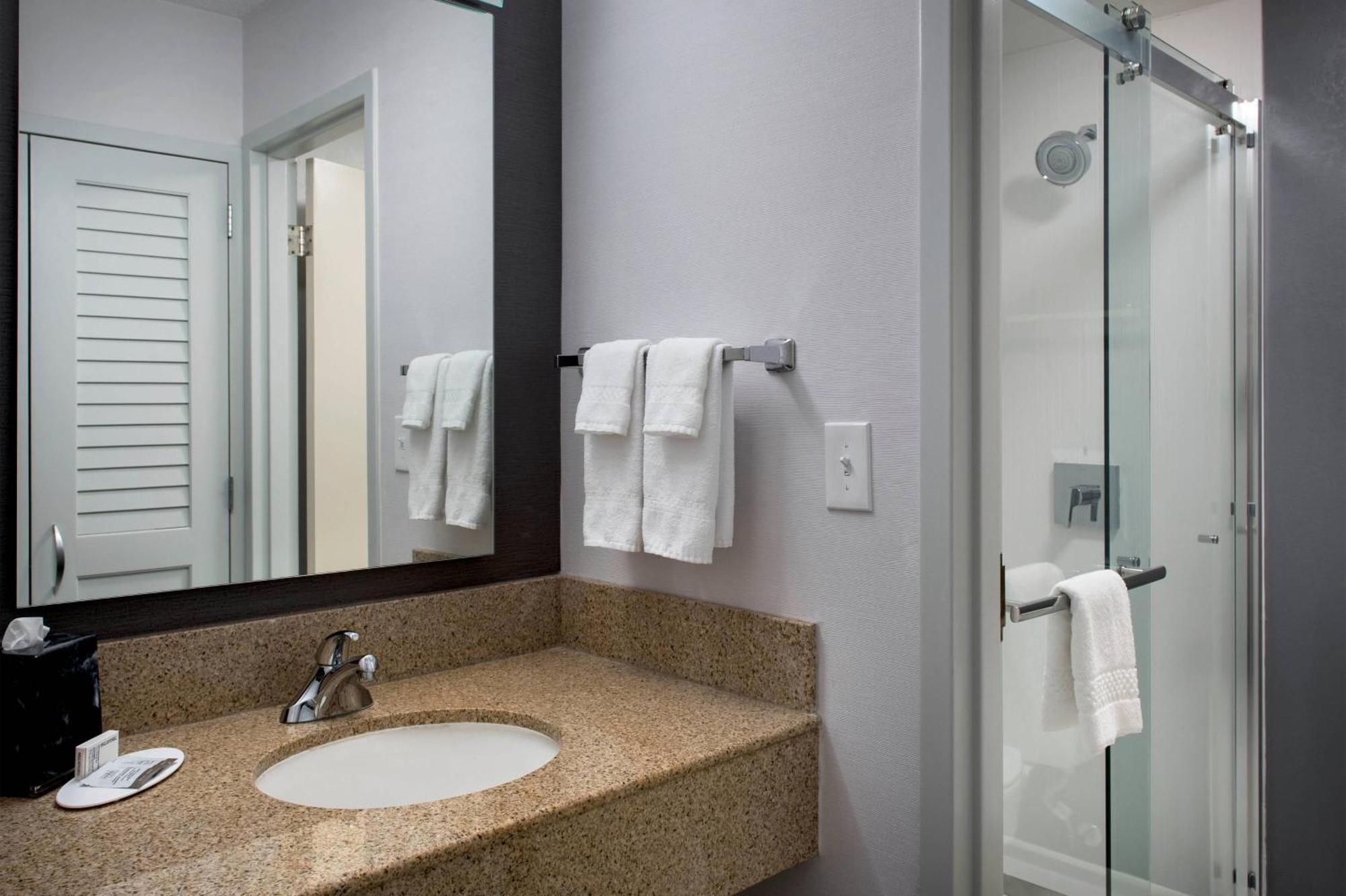 Courtyard By Marriott Rockville Bagian luar foto