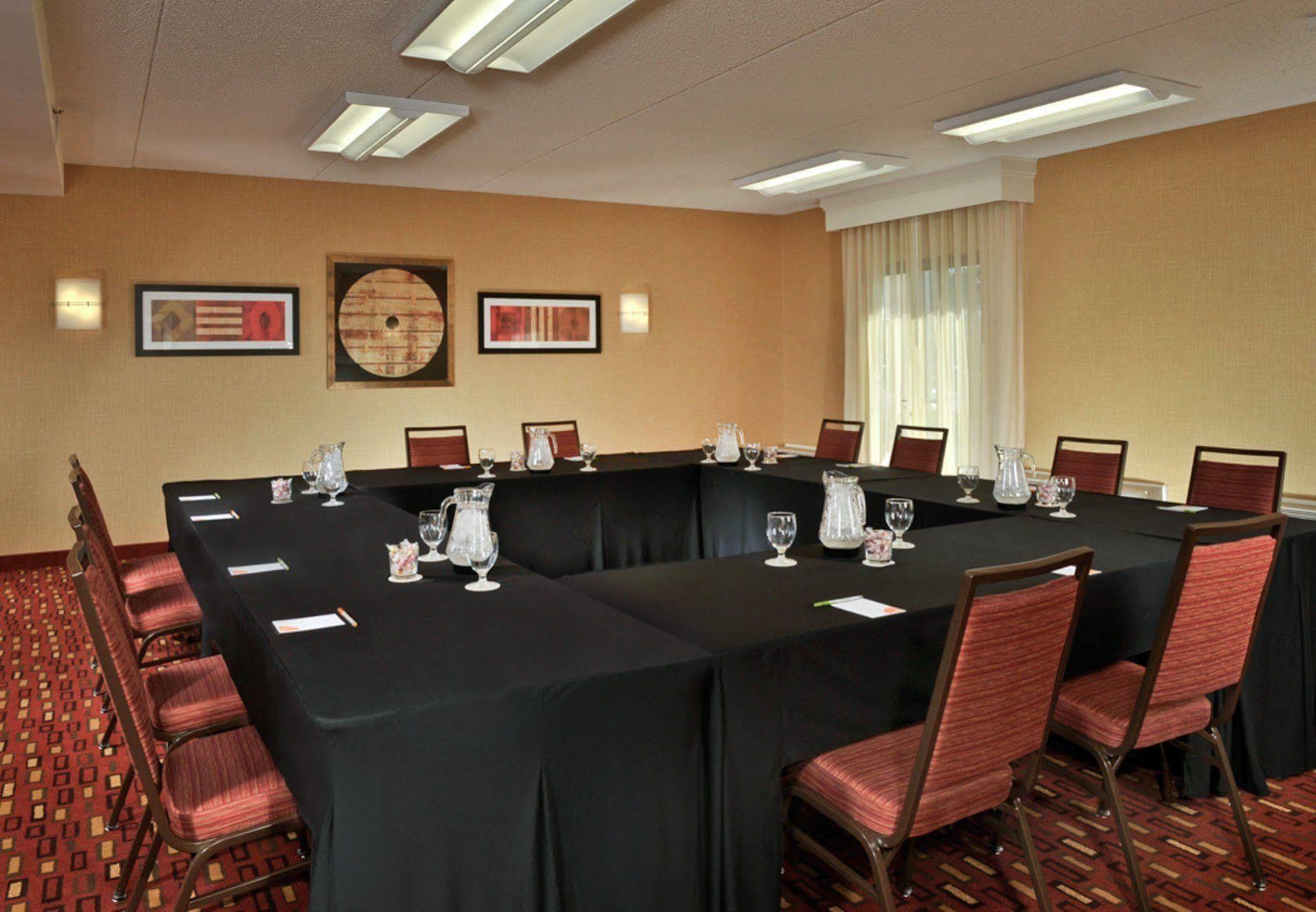 Courtyard By Marriott Rockville Bagian luar foto
